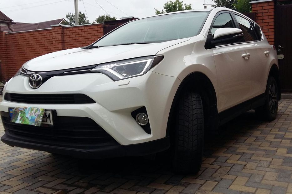 Продам Toyota Rav 4 2016 года в Харькове