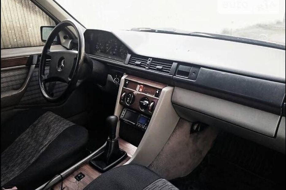 Продам Mercedes-Benz E-Class W124 1988 года в Киеве