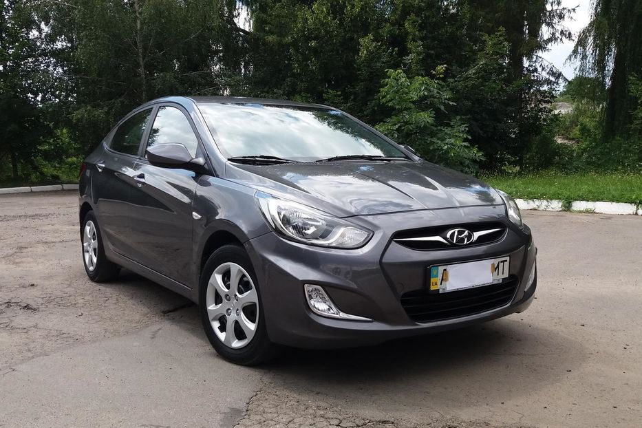 Продам Hyundai Accent  1.4 Avtomat 2013 года в Киеве