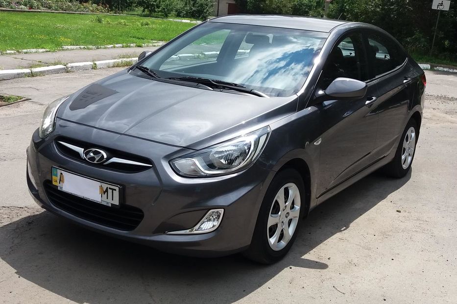 Продам Hyundai Accent  1.4 Avtomat 2013 года в Киеве