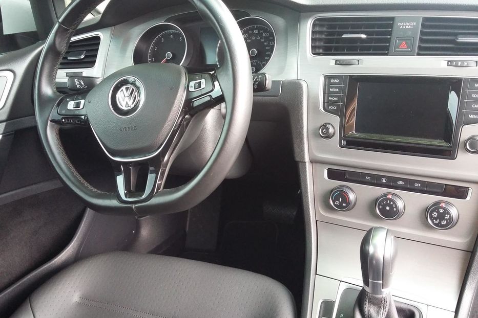 Продам Volkswagen Golf VII 2015 года в Львове