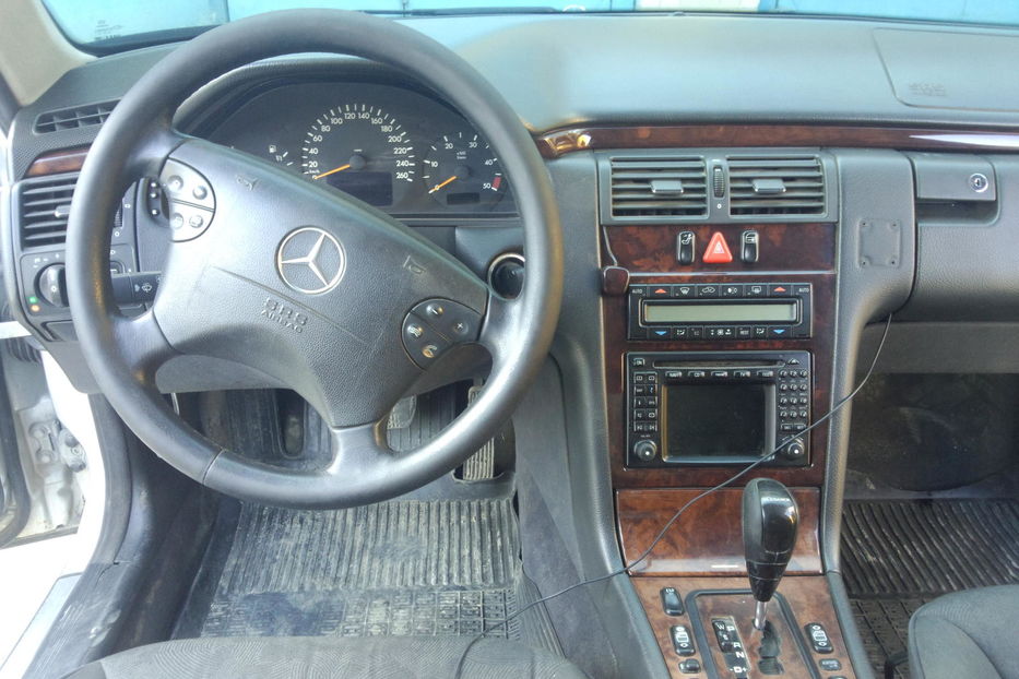 Продам Mercedes-Benz 210 2001 года в г. Чортков, Тернопольская область