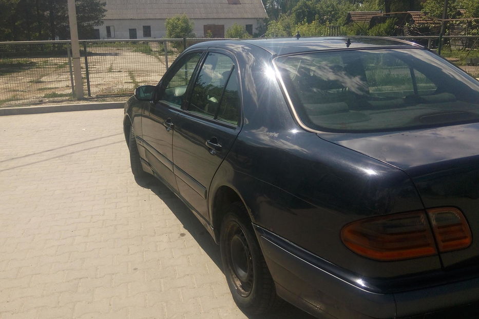 Продам Mercedes-Benz 210 2002 года в Черновцах