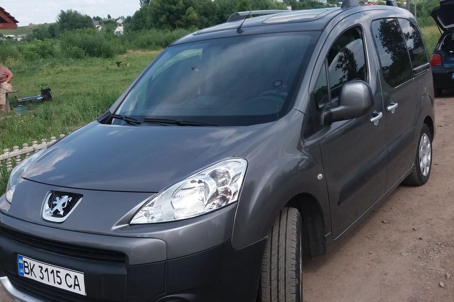 Продам Peugeot Partner пасс. 2011 года в Ровно