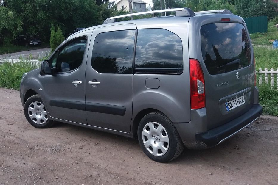 Продам Peugeot Partner пасс. 2011 года в Ровно