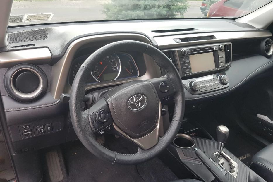 Продам Toyota Rav 4 limited 2016 года в Харькове