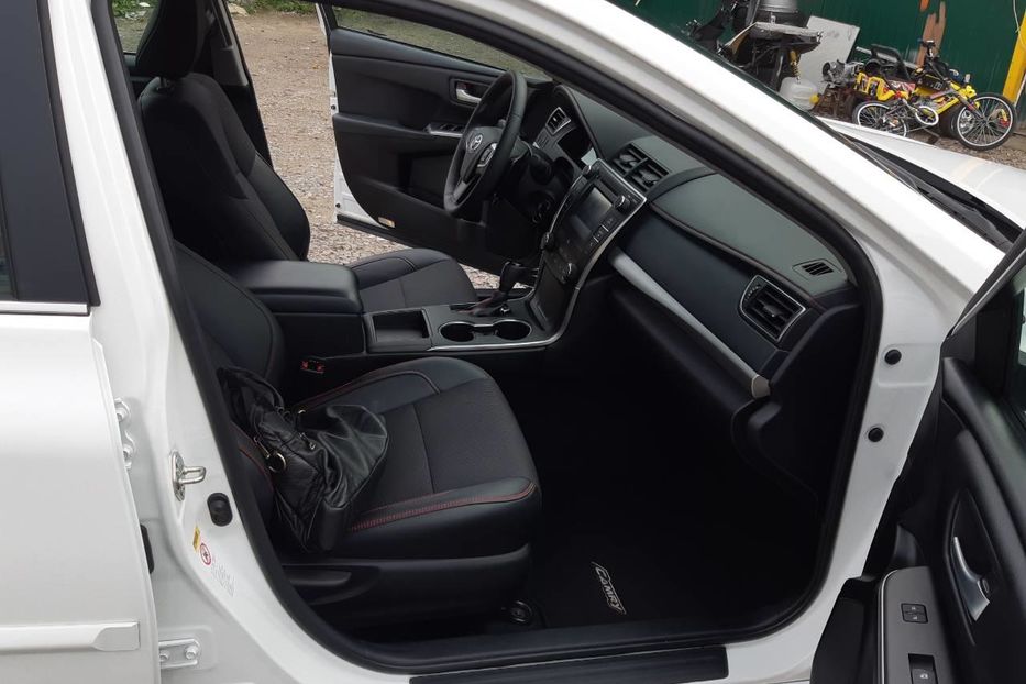 Продам Toyota Camry SE 2017 года в Киеве