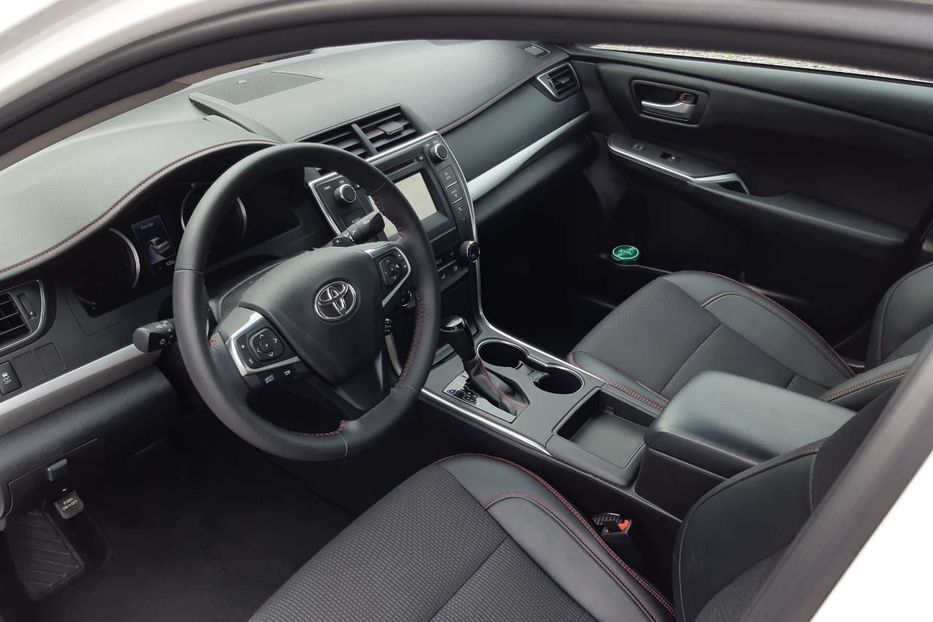 Продам Toyota Camry SE 2017 года в Киеве
