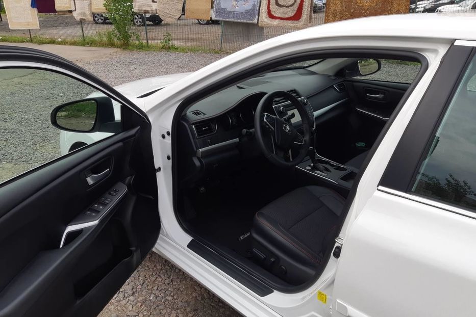 Продам Toyota Camry SE 2017 года в Киеве