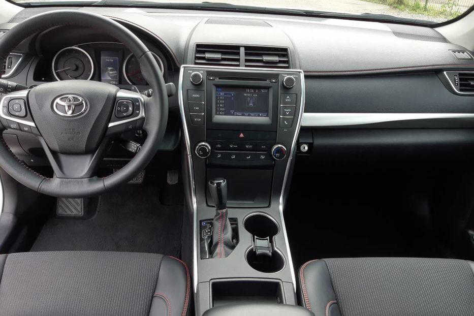 Продам Toyota Camry SE 2017 года в Киеве