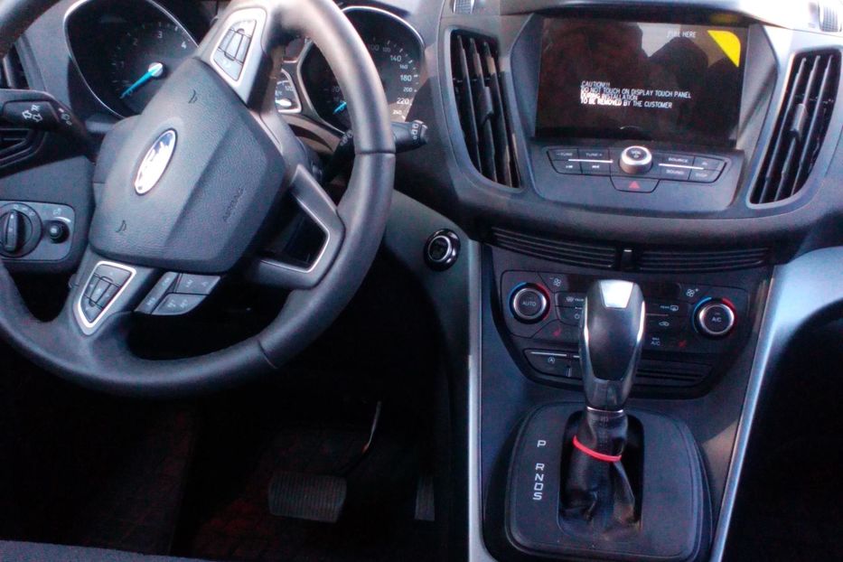 Продам Ford Kuga Внедорожник 2017 года в г. Днепровка, АР Крым