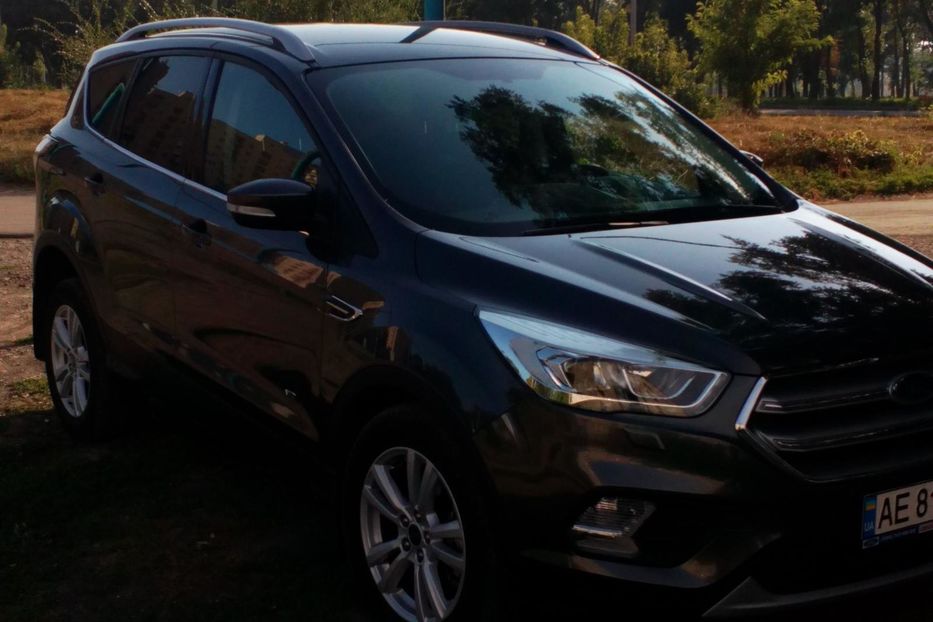 Продам Ford Kuga Внедорожник 2017 года в г. Днепровка, АР Крым