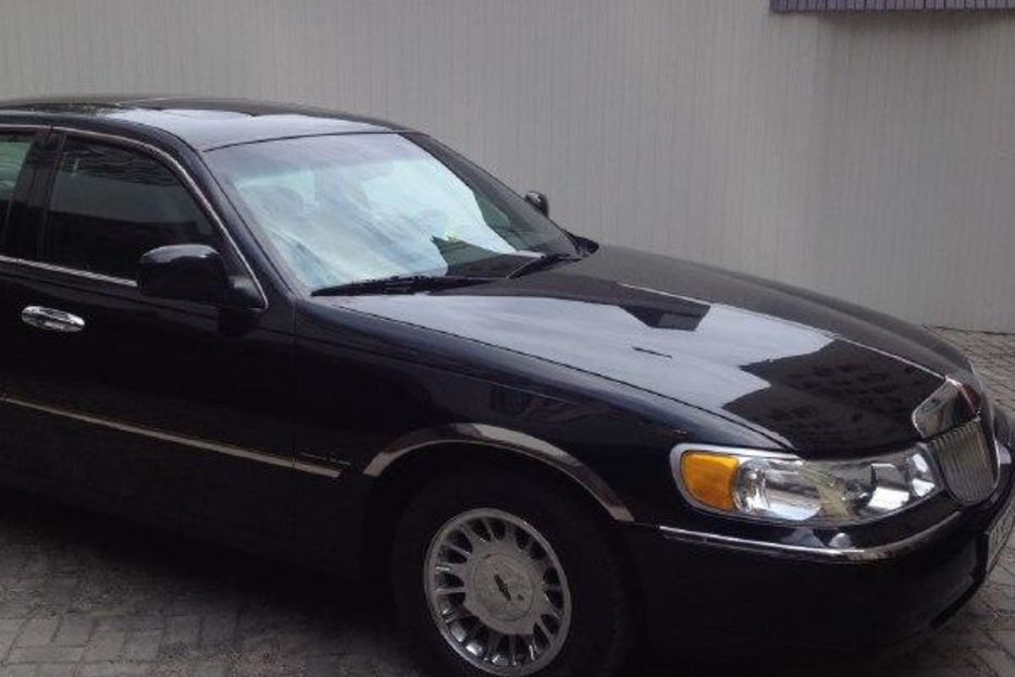 Продам Lincoln Town Car 2000 года в Киеве