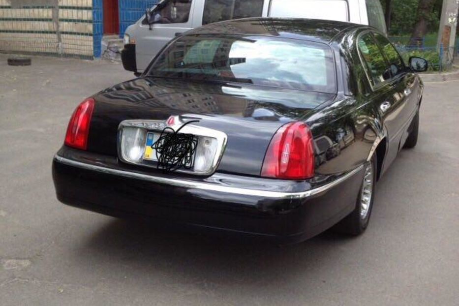 Продам Lincoln Town Car 2000 года в Киеве