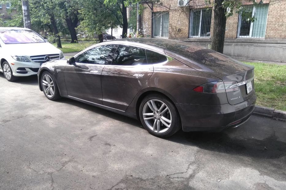 Продам Tesla Model S 85 2013 года в Киеве