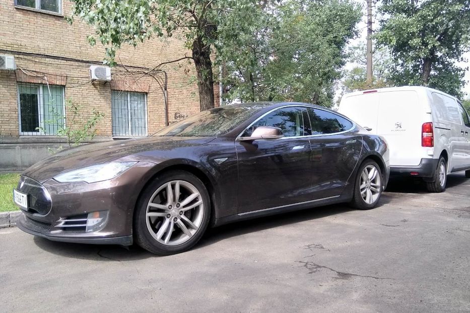 Продам Tesla Model S 85 2013 года в Киеве