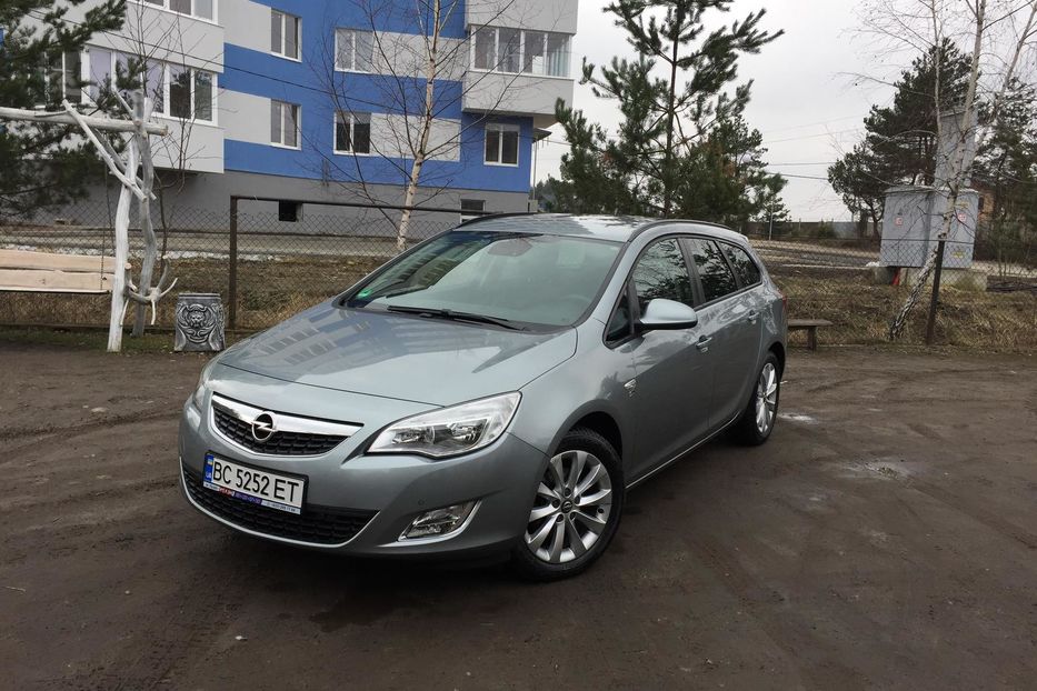 Продам Opel Astra J SPORTS TOURER CDTI 2012 года в Львове