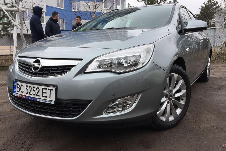 Продам Opel Astra J SPORTS TOURER CDTI 2012 года в Львове