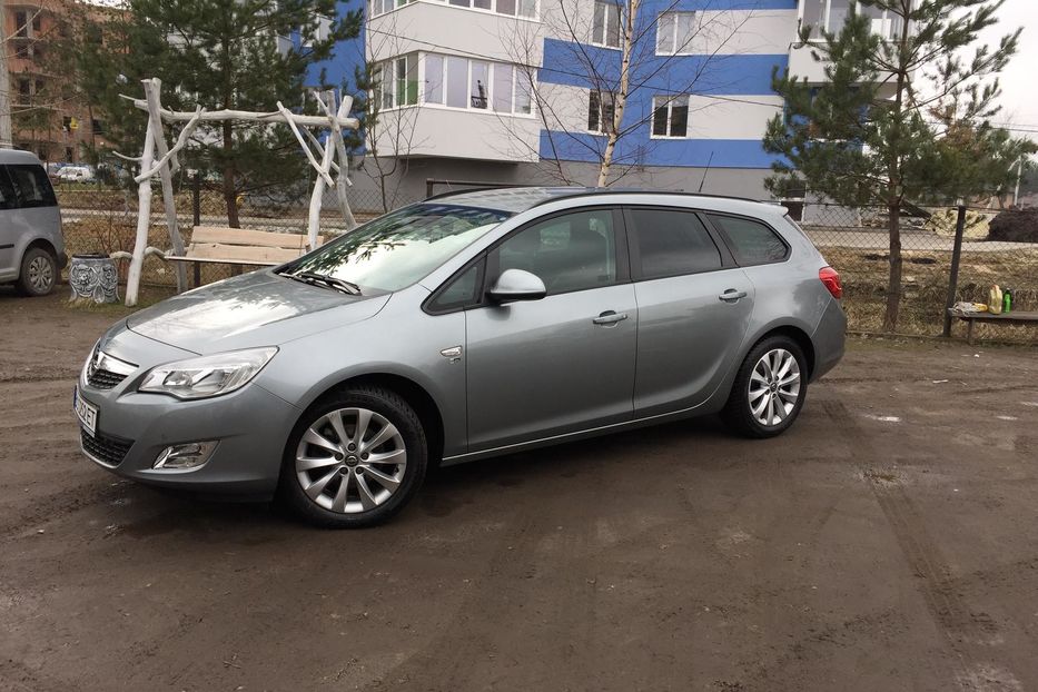 Продам Opel Astra J SPORTS TOURER CDTI 2012 года в Львове