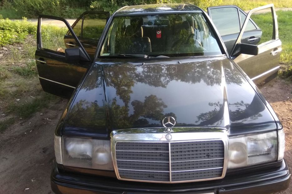 Продам Mercedes-Benz E-Class 1988 года в г. Коростень, Житомирская область