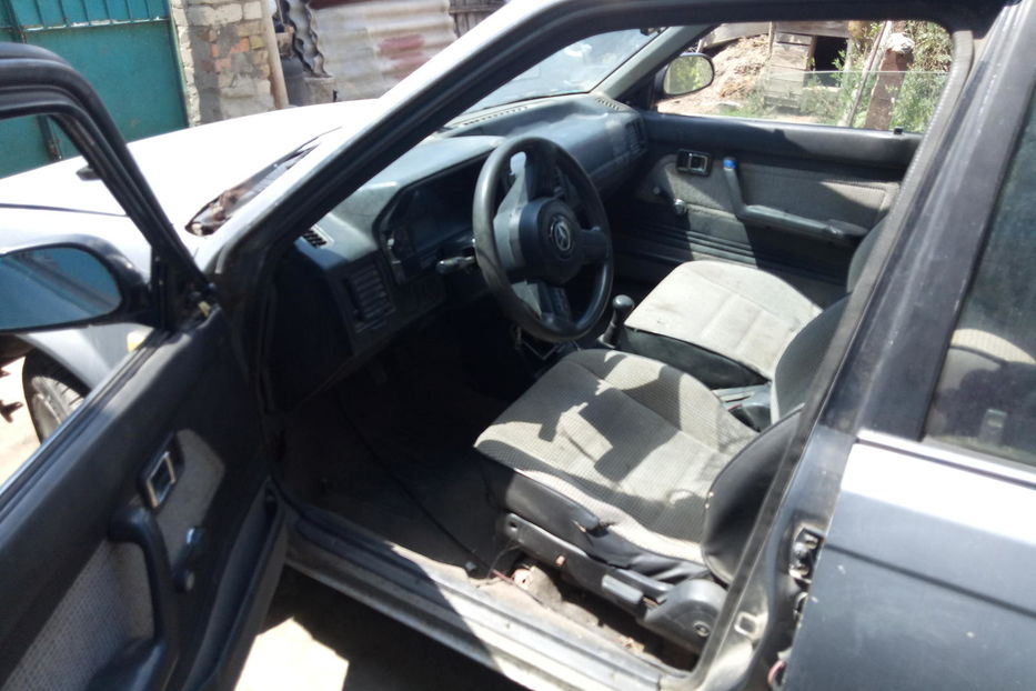 Продам Mazda 323 1987 года в Одессе