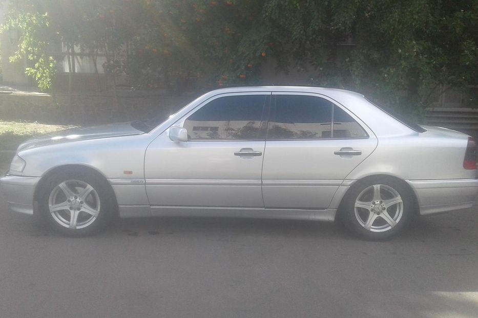 Продам Mercedes-Benz C-Class W202 1998 года в Сумах