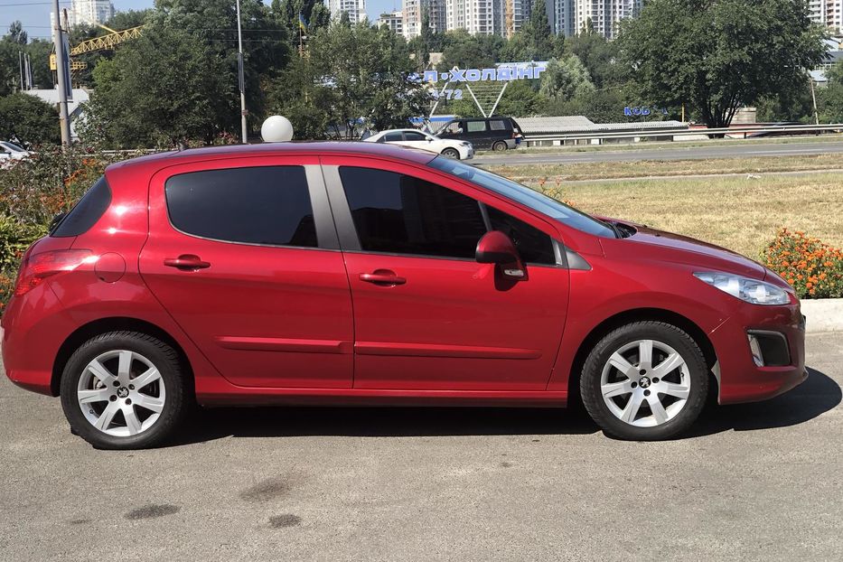 Продам Peugeot 308 AT 2011 года в Киеве