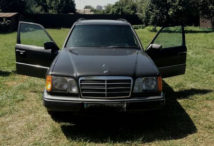 Продам Mercedes-Benz E-Class 1993 года в Киеве