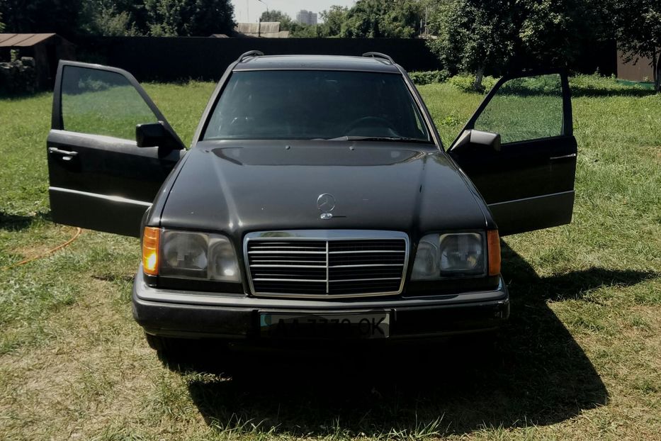 Продам Mercedes-Benz E-Class 1993 года в Киеве