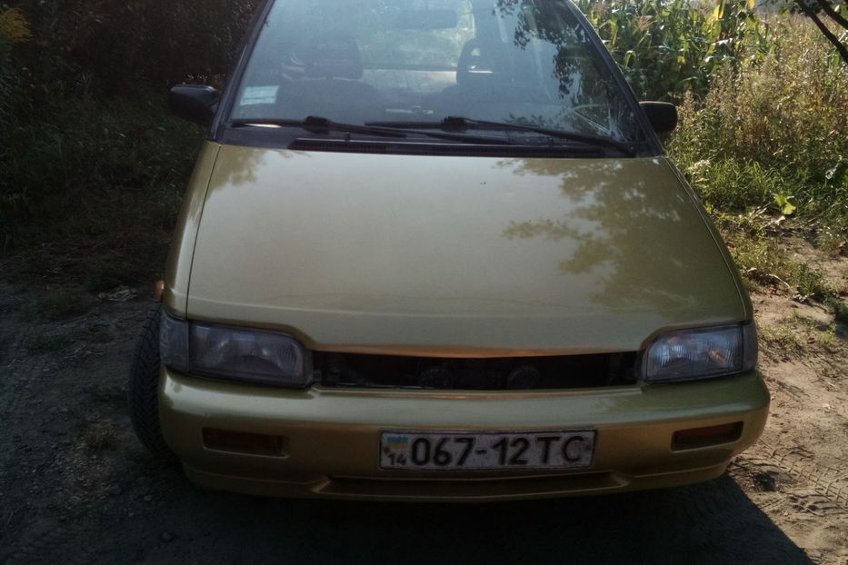 Продам Nissan Prairie М11 1992 года в Черновцах