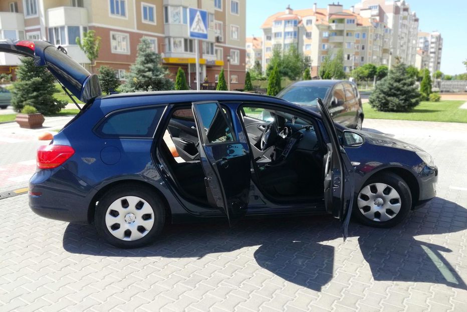 Продам Opel Astra J Sport tourer 2011 года в г. Софиевская Борщаговка, Киевская область