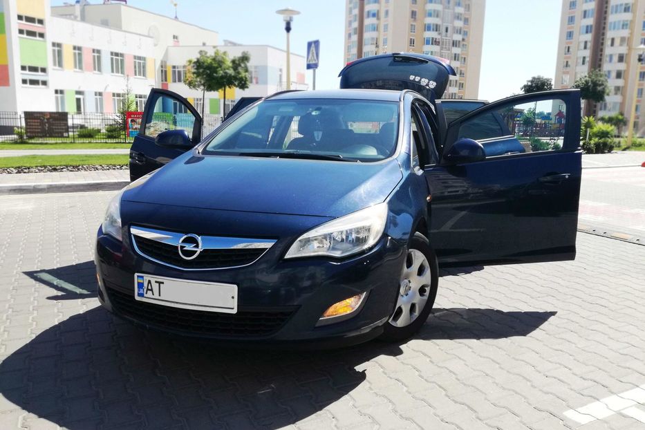 Продам Opel Astra J Sport tourer 2011 года в г. Софиевская Борщаговка, Киевская область