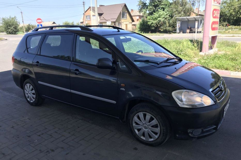 Продам Toyota Avensis Verso 2003 года в Виннице