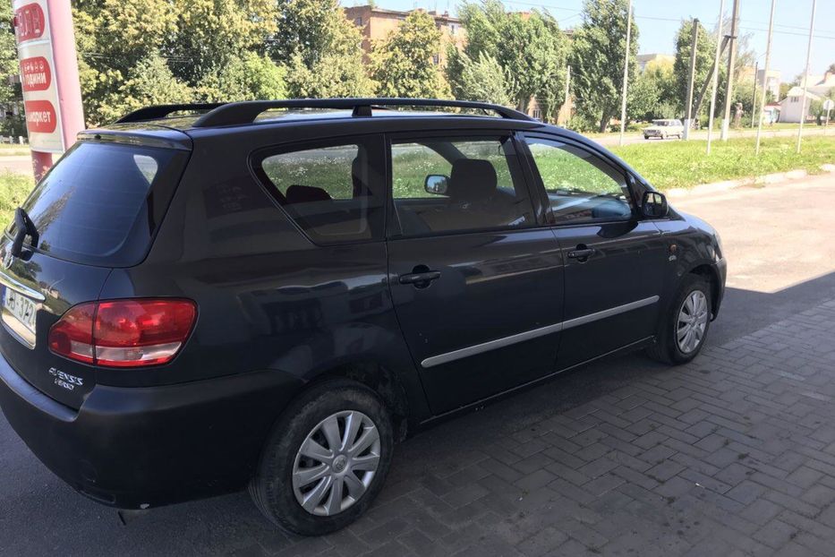 Продам Toyota Avensis Verso 2003 года в Виннице