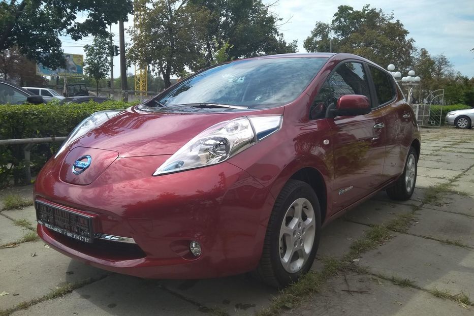 Продам Nissan Leaf ACENTA 30 KWH 2017 года в Киеве