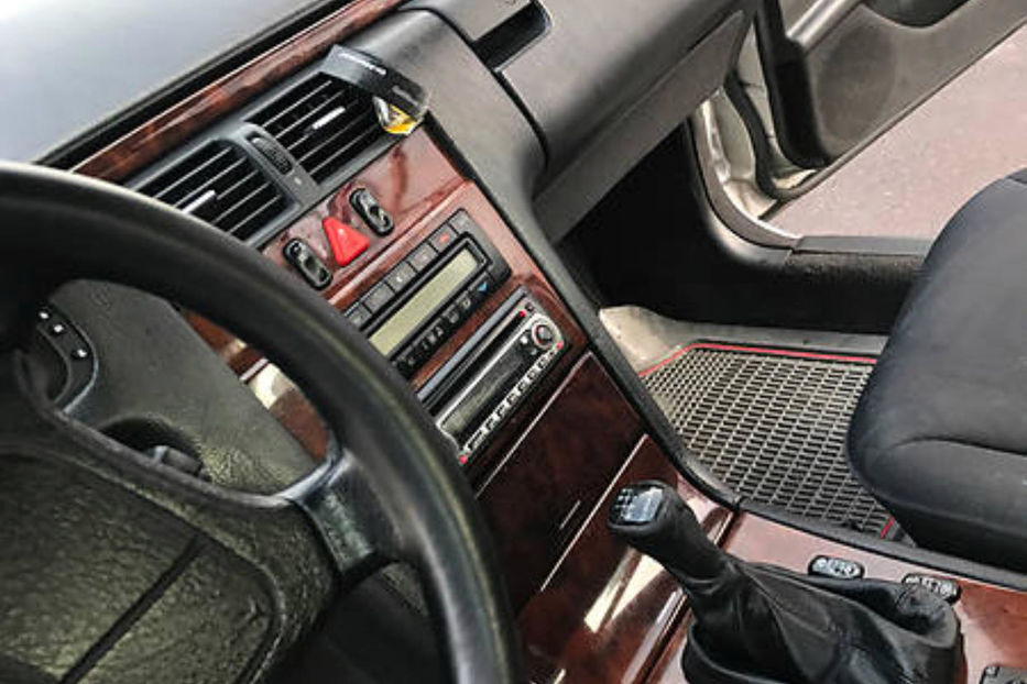 Продам Mercedes-Benz E-Class 250 1998 года в Киеве