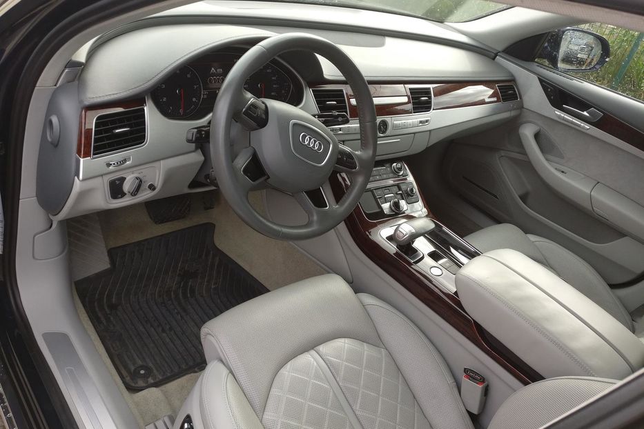 Продам Audi A8 tfsi 2012 года в Львове