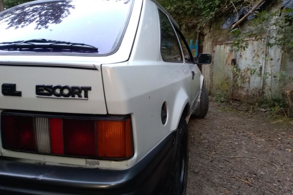 Продам Ford Escort 1988 года в Черновцах