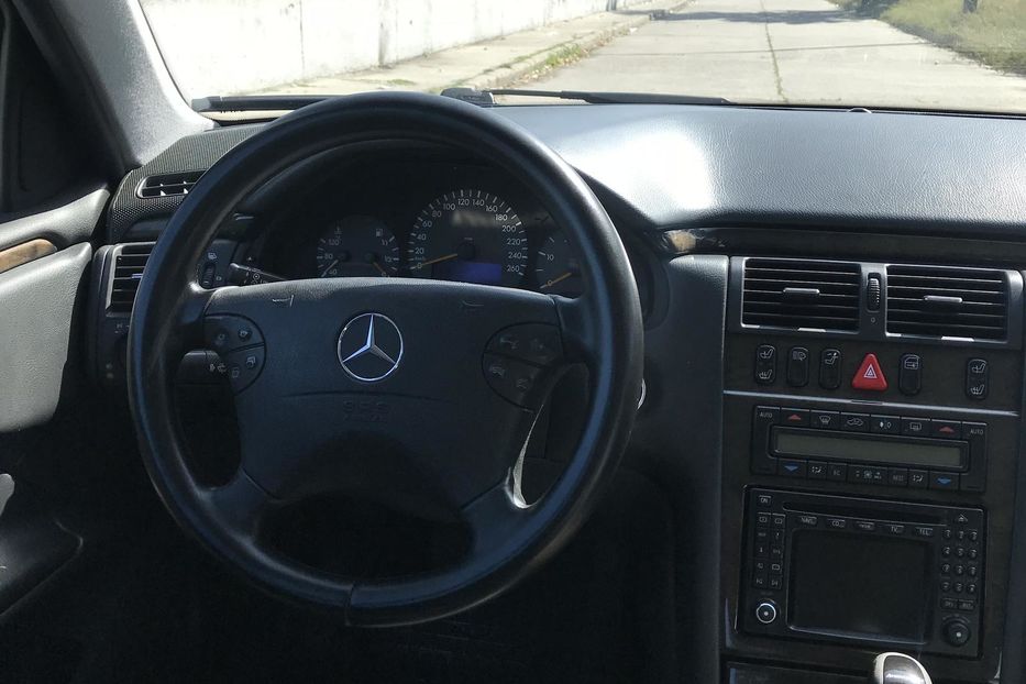 Продам Mercedes-Benz E-Class 2001 года в Киеве