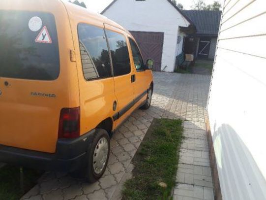 Продам Peugeot Partner пасс. 2003 года в Луцке