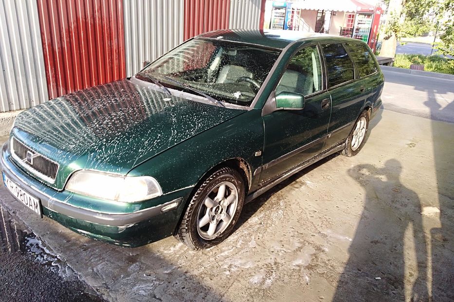 Продам Volvo V40 1998 года в Киеве