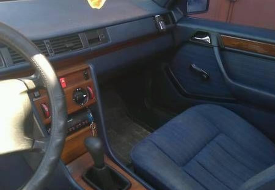 Продам Mercedes-Benz 200 1992 года в Львове