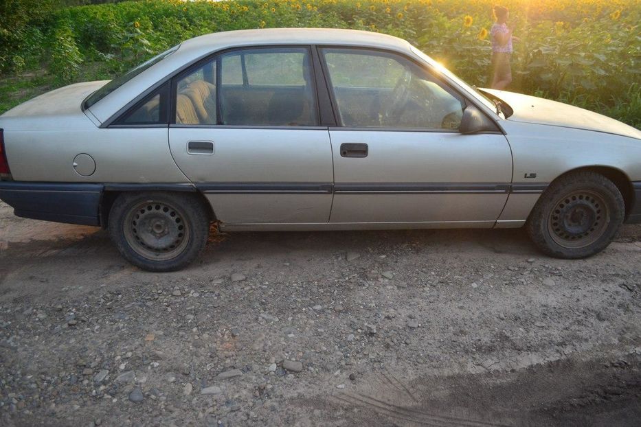 Продам Opel Omega Заводська 1990 года в Черновцах