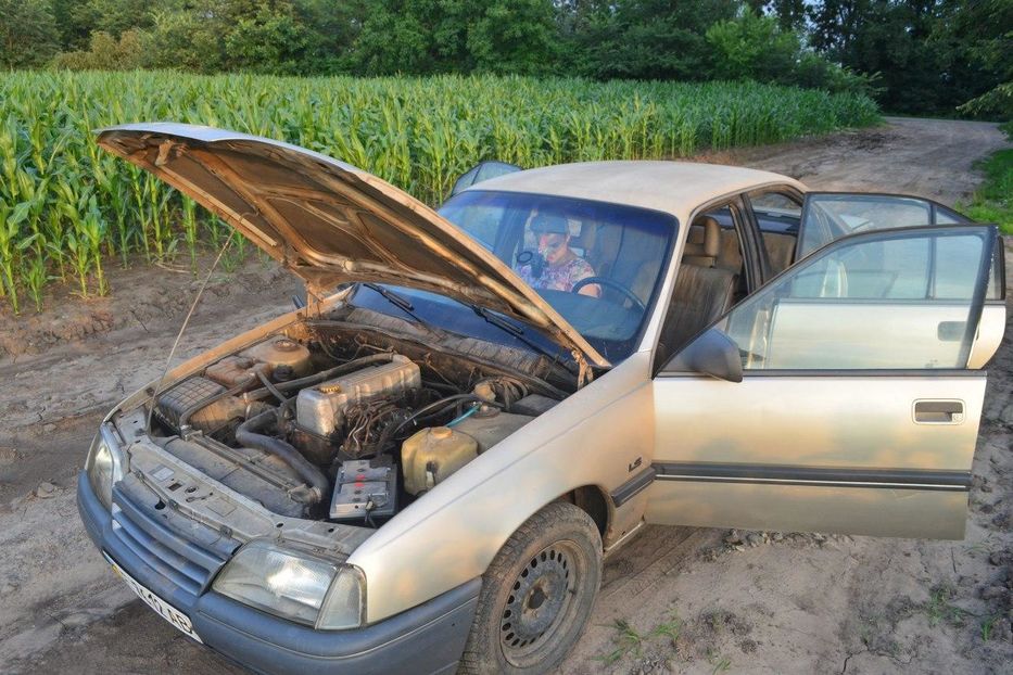 Продам Opel Omega Заводська 1990 года в Черновцах