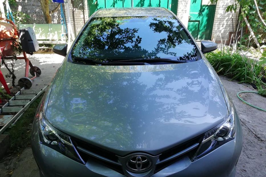 Продам Toyota Auris 2013 года в Киеве