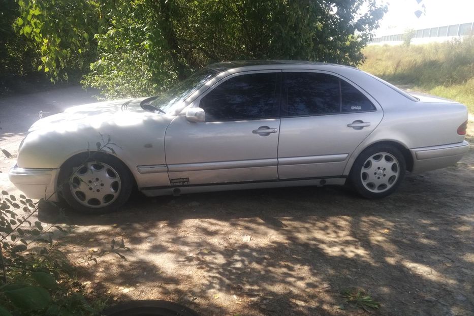 Продам Mercedes-Benz E-Class 1997 года в Киеве