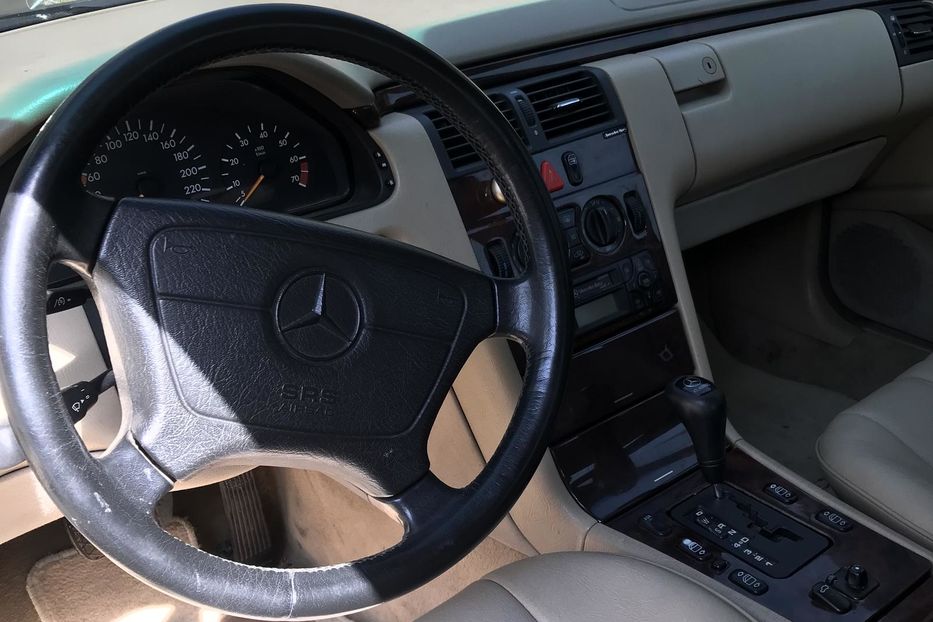 Продам Mercedes-Benz 210 1998 года в Одессе