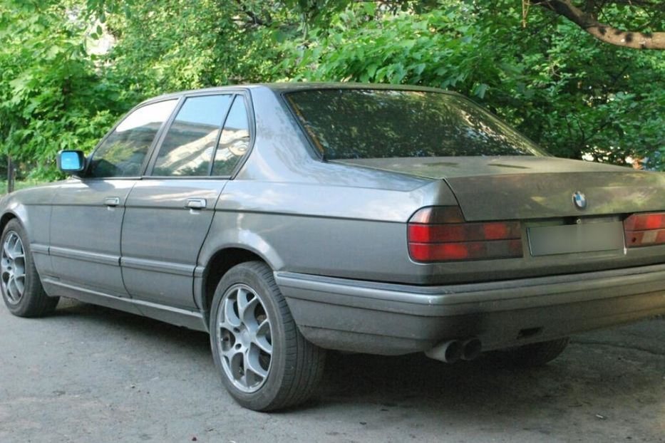Продам BMW 750 1991 года в Киеве