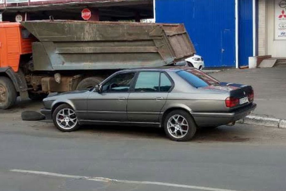 Продам BMW 750 1991 года в Киеве