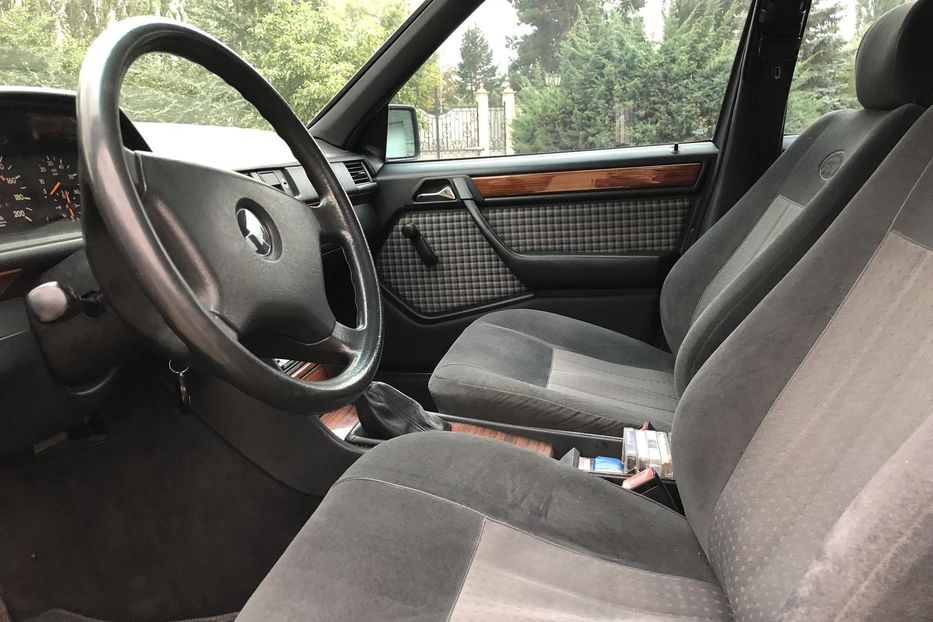 Продам Mercedes-Benz E-Class W124 1991 года в Киеве